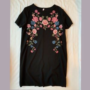 Never been worn! Floral relaxed fit shift dress